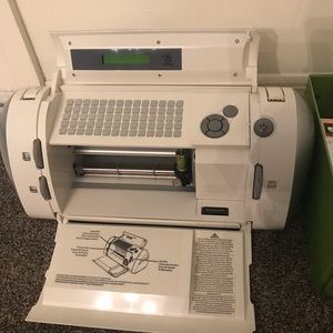 Cricut cutting machine/crafting machine